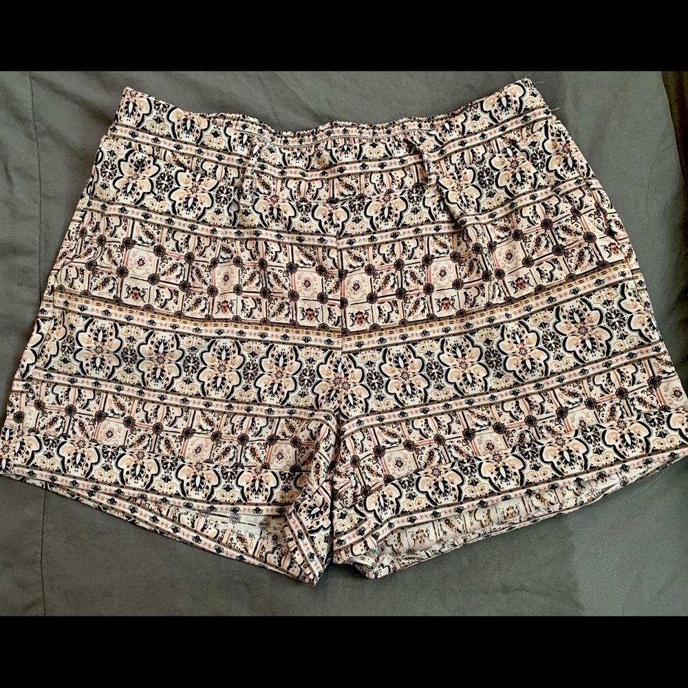 Dressy pattern shorts! Size medium
